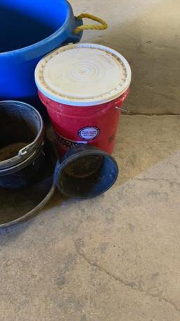 Lot of misc feed buckets