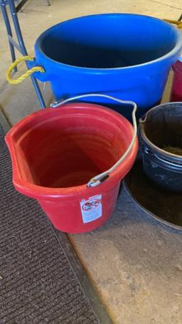 Lot of misc feed buckets