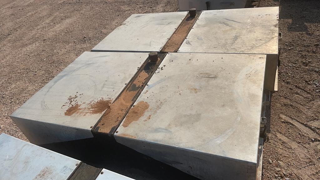 Large metal tool box w/ Center Tank