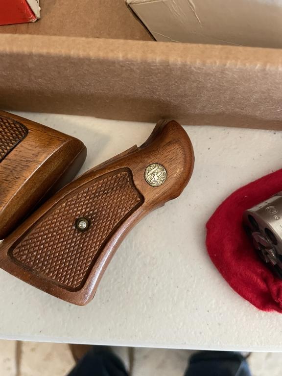 Pistol grips & Ruger single 6 cylinder