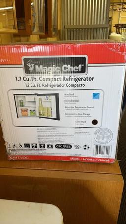 New Magic Chef 1.7cu ft compact refrigerator