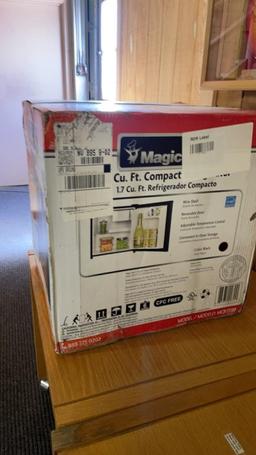 New Magic Chef 1.7cu ft compact refrigerator