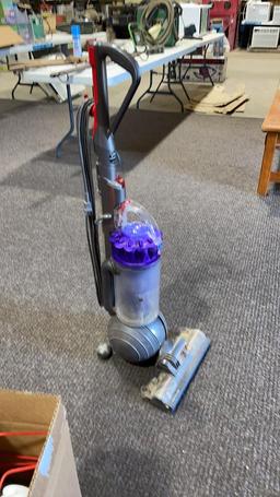 DYSON vacuum