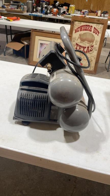 Portable air compressor