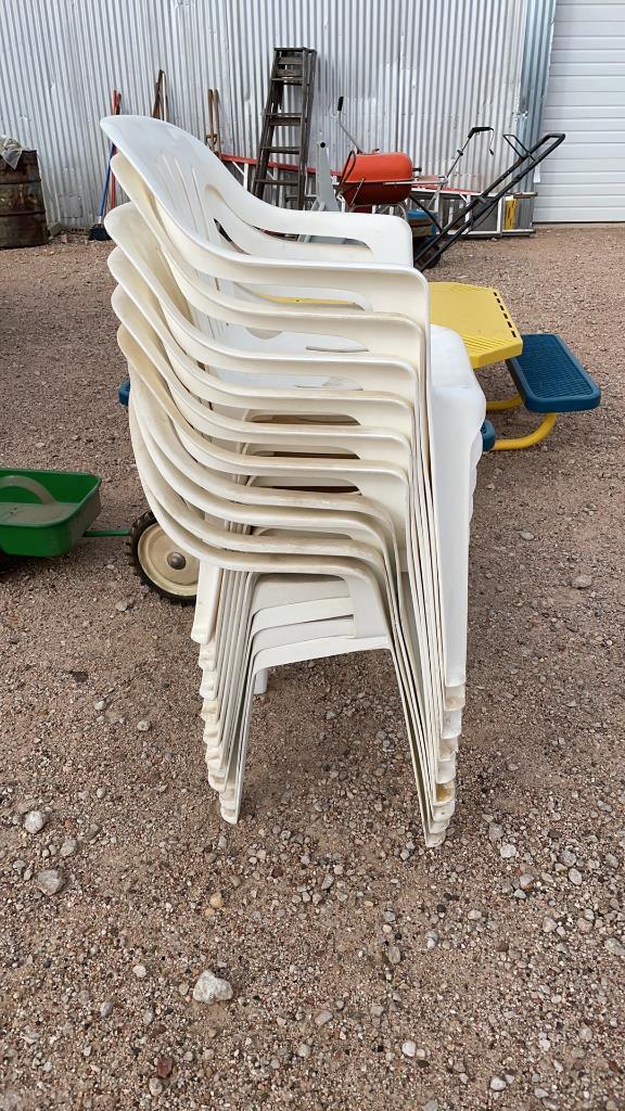 10 plastic stacking chairs