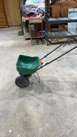 Fertilizer spreader
