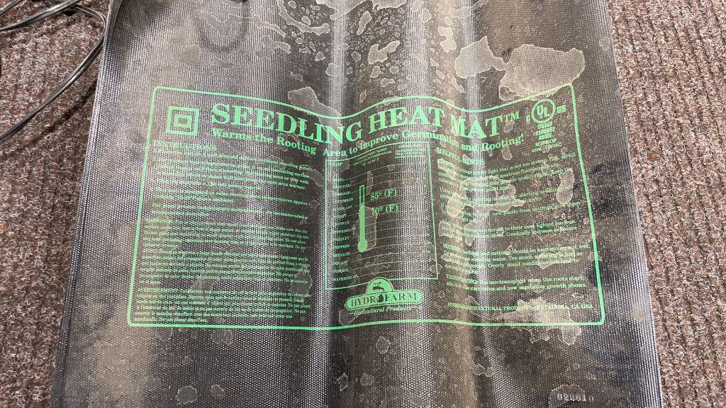4 seedling heat mats