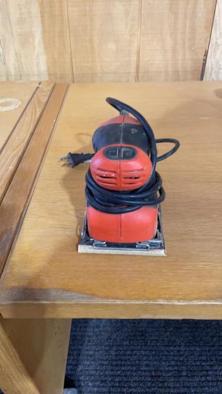 Black & Decker palm sander