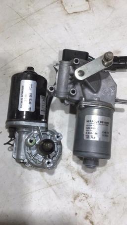 Lot of 2 windshield motors
