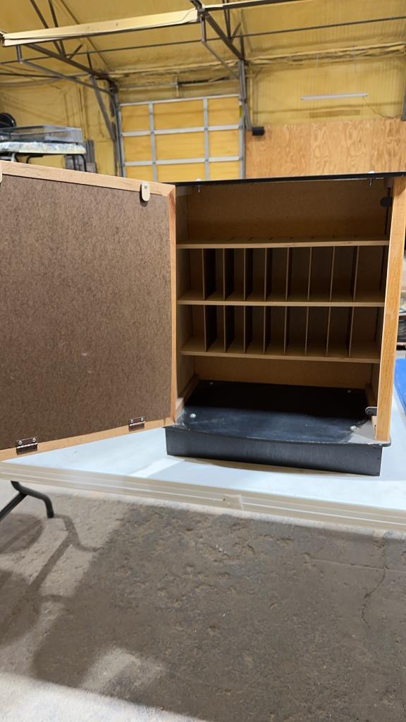 Glass display case-no key
