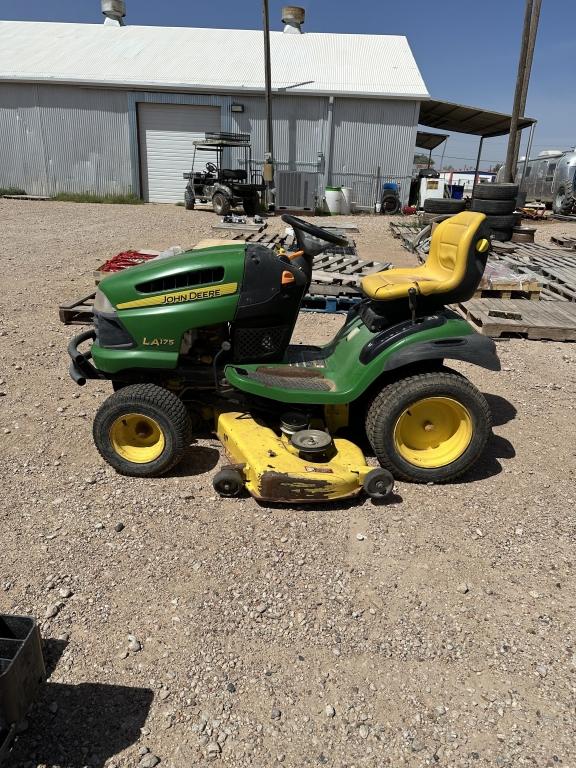 John Deere LA175 riding mower