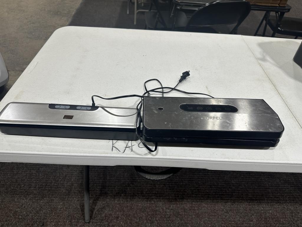 2 vacuum sealers
