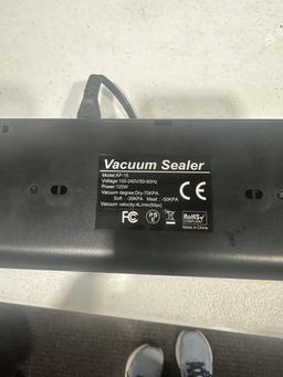 2 vacuum sealers