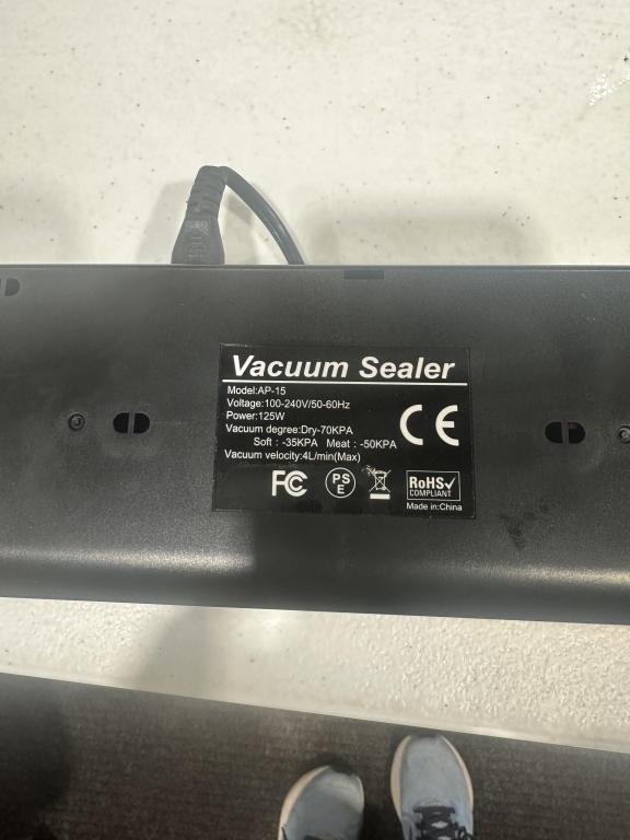 2 vacuum sealers