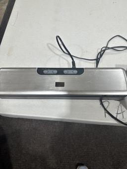 2 vacuum sealers