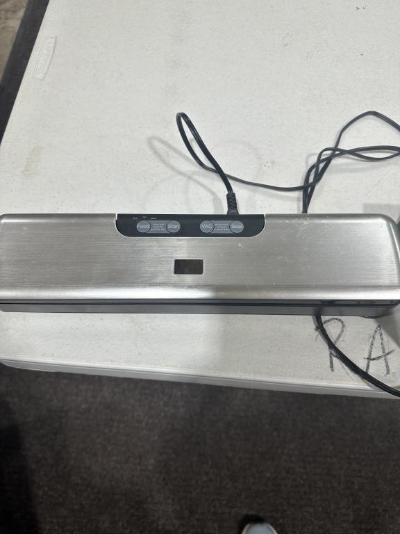 2 vacuum sealers