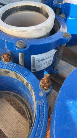 Large lot of compression couplings