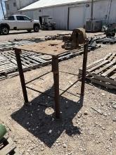 Steel welding table w/vise