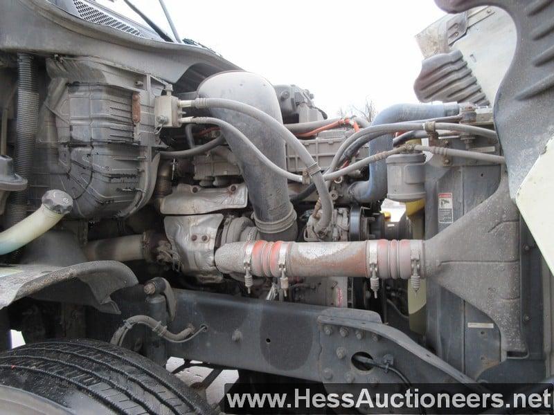 2015 FREIGHTLINER CASCADIA T/A DAYCAB, HESS REPORT IN PHOTOS, 543668 MILES