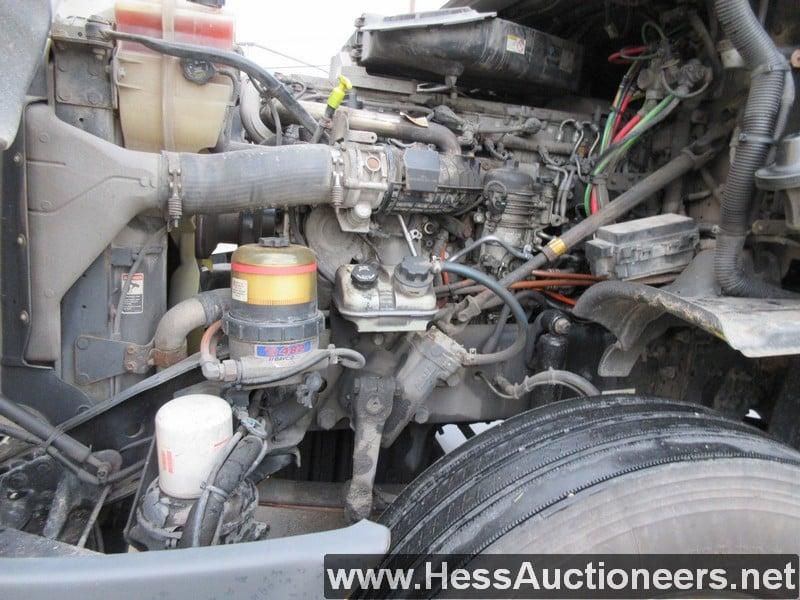 2015 FREIGHTLINER CASCADIA T/A DAYCAB, HESS REPORT IN PHOTOS, 543668 MILES