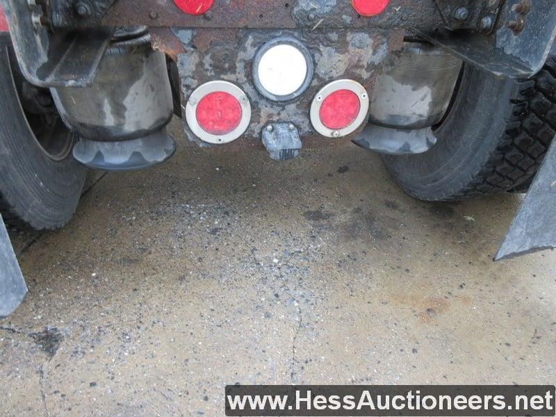 2015 FREIGHTLINER CASCADIA T/A DAYCAB, HESS REPORT IN PHOTOS, 543668 MILES