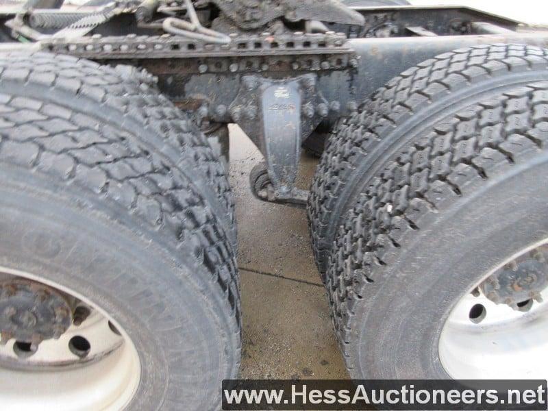2015 FREIGHTLINER CASCADIA T/A DAYCAB, HESS REPORT IN PHOTOS, 543668 MILES