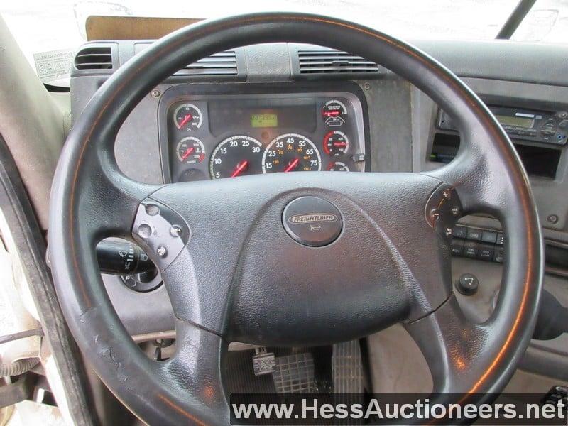 2014 FREIGHTLINER CASCADIA T/A DAYCAB, HESS REPORT IN PHOTOS, 227395 MILES