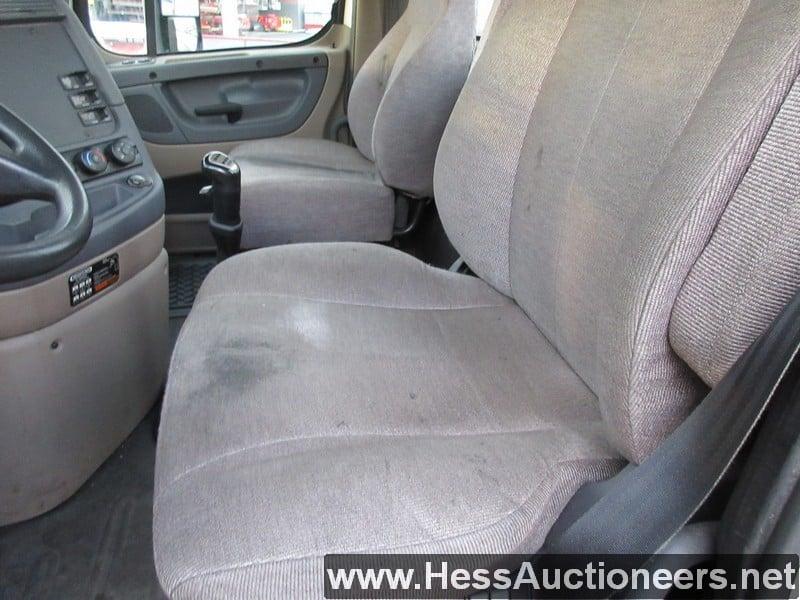 2015 FREIGHTLINER CASCADIA T/A DAYCAB, HESS REPORT IN PHOTOS, 543668 MILES