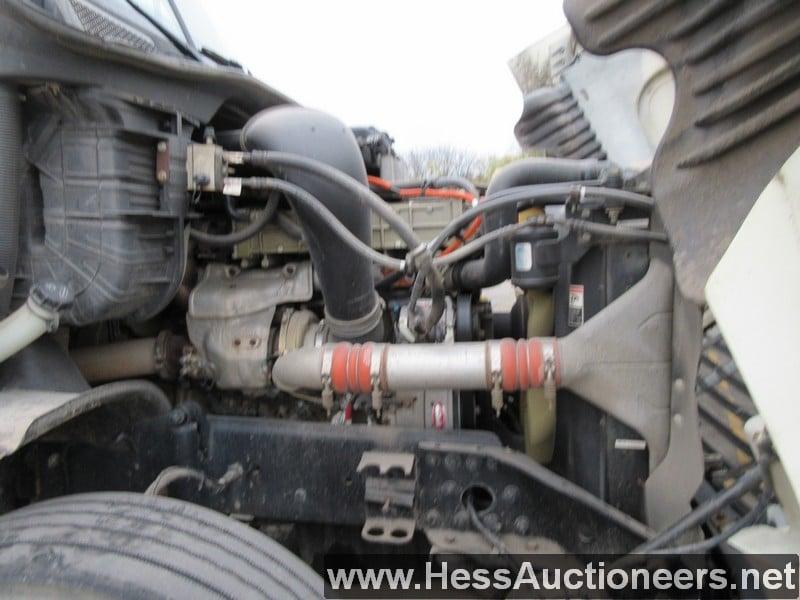 2014 FREIGHTLINER CASCADIA T/A DAYCAB, HESS REPORT IN PHOTOS, 227395 MILES