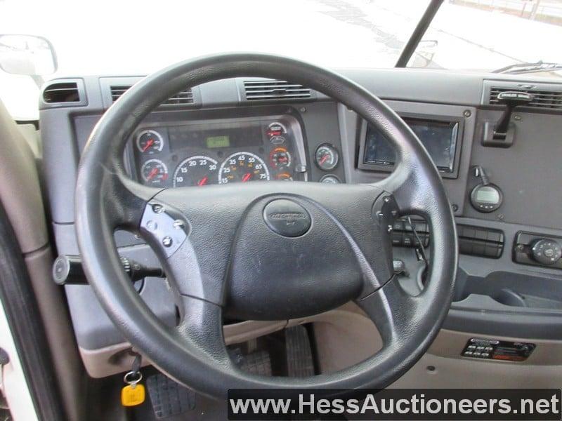 2015 FREIGHTLINER CASCADIA T/A DAYCAB, HESS REPORT IN PHOTOS, 543668 MILES