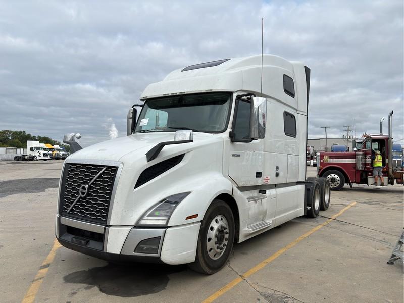 2020 VOLVO VNL860 T/A SLEEPER