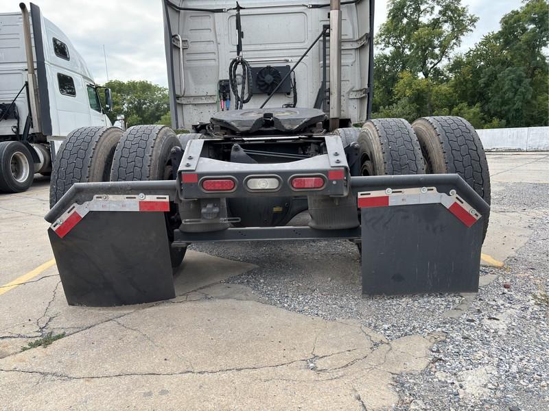 2020 VOLVO VNL860 T/A SLEEPER