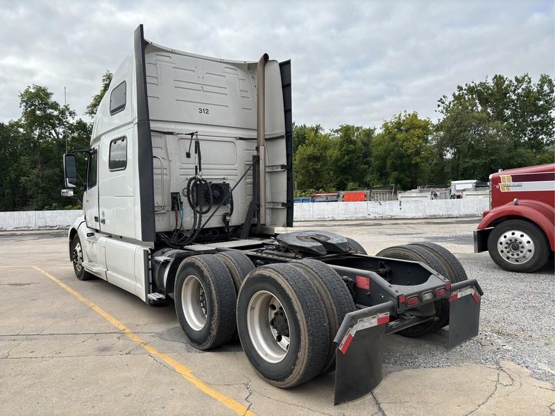 2020 VOLVO VNL860 T/A SLEEPER