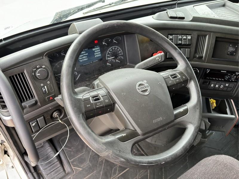 2020 VOLVO VNL860 T/A SLEEPER