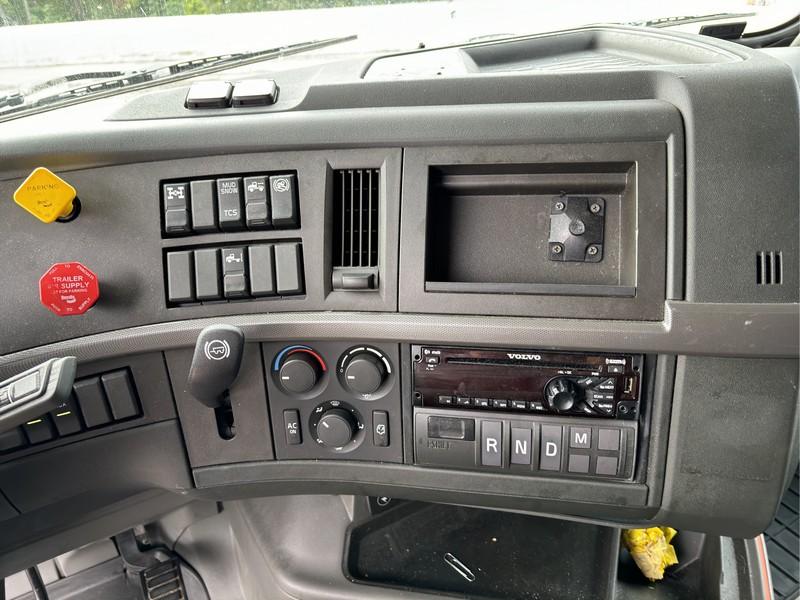 2020 VOLVO VNL860 T/A SLEEPER