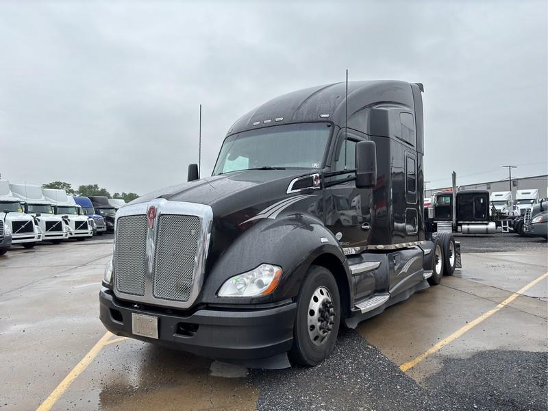 2016 KENWORTH T680 T/A SLEEPER