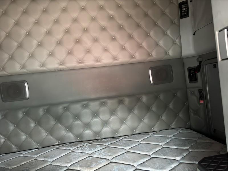 2016 KENWORTH T680 T/A SLEEPER