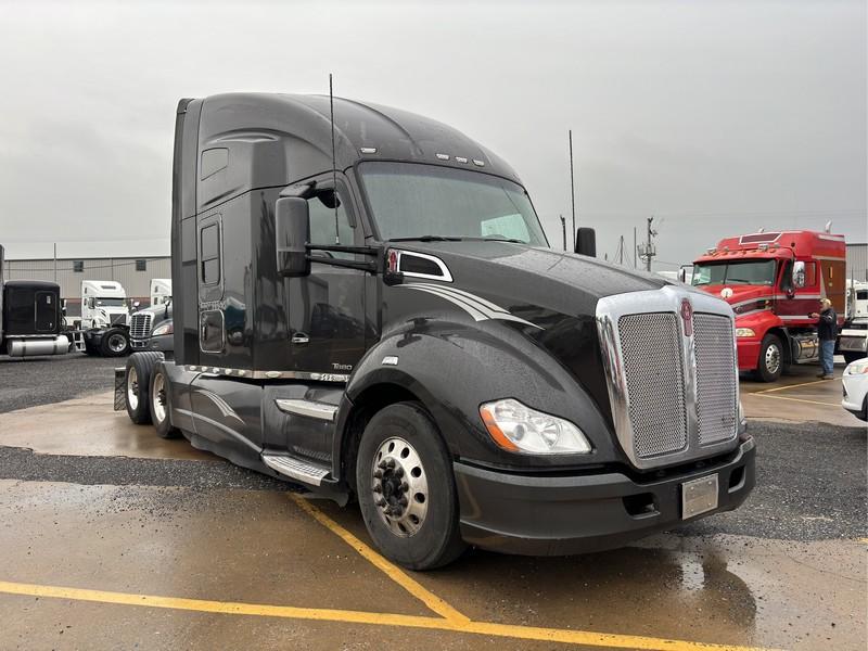 2016 KENWORTH T680 T/A SLEEPER