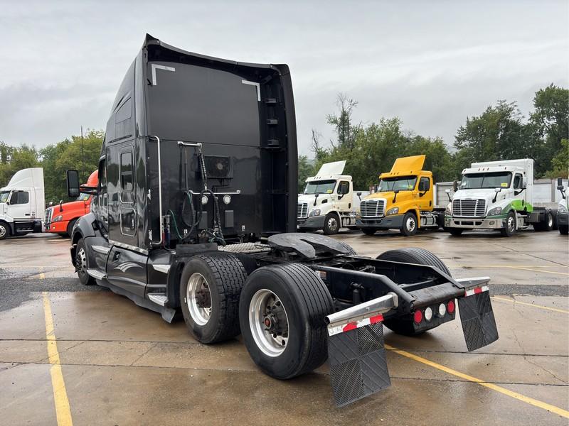 2016 KENWORTH T680 T/A SLEEPER