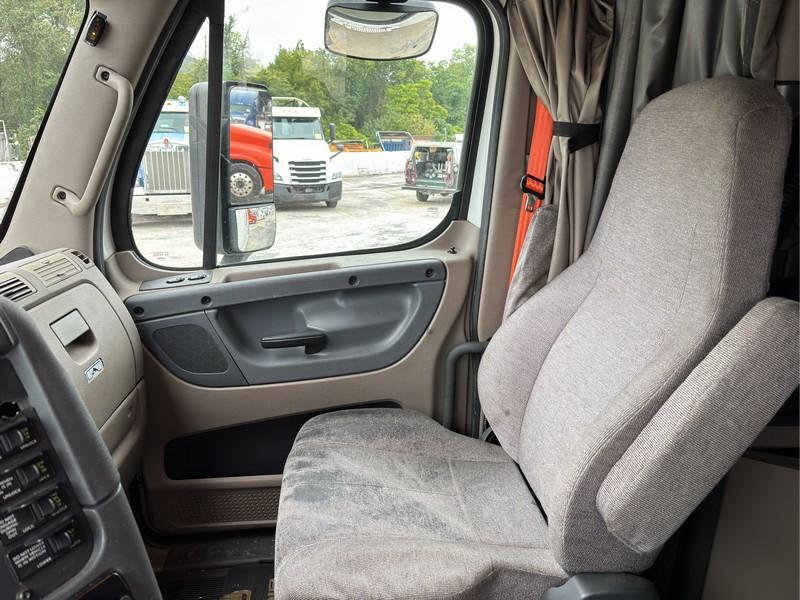 2015 FREIGHTLINER CASCADIA  T/A SLEEPER