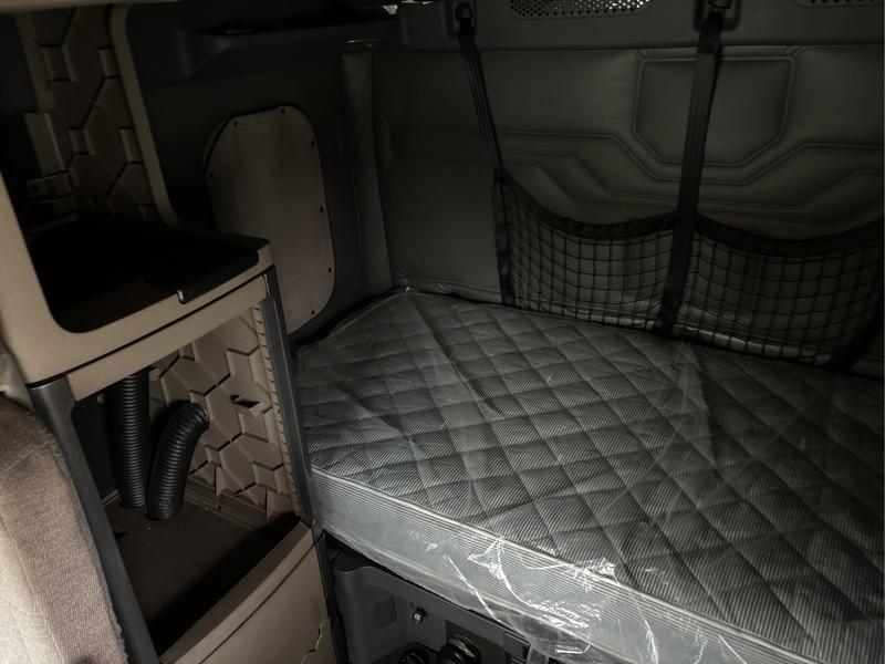 2015 FREIGHTLINER CASCADIA  T/A SLEEPER