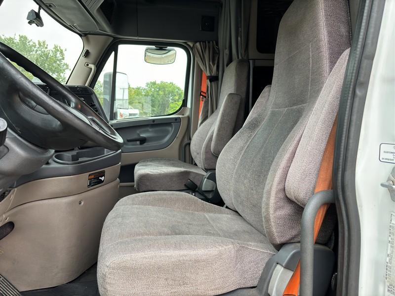 2015 FREIGHTLINER CASCADIA  T/A SLEEPER