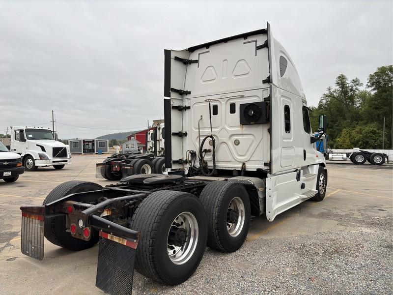 2015 FREIGHTLINER CASCADIA  T/A SLEEPER