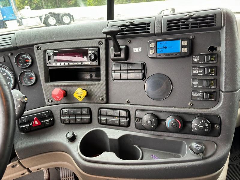 2015 FREIGHTLINER CASCADIA  T/A SLEEPER