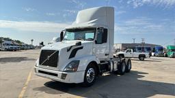 2017 VOLVO VNL T/A DAYCAB