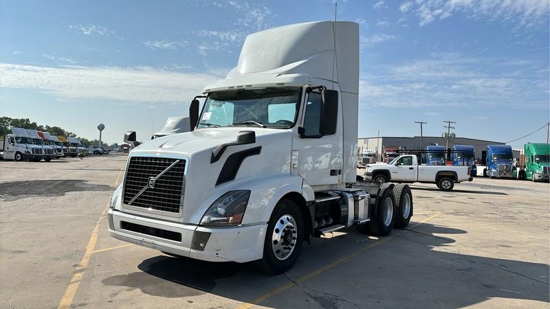 2017 VOLVO VNL T/A DAYCAB