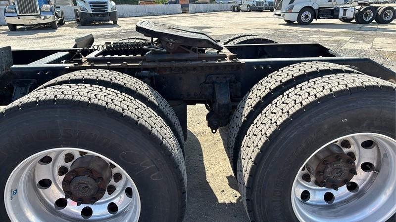 2017 VOLVO VNL T/A DAYCAB