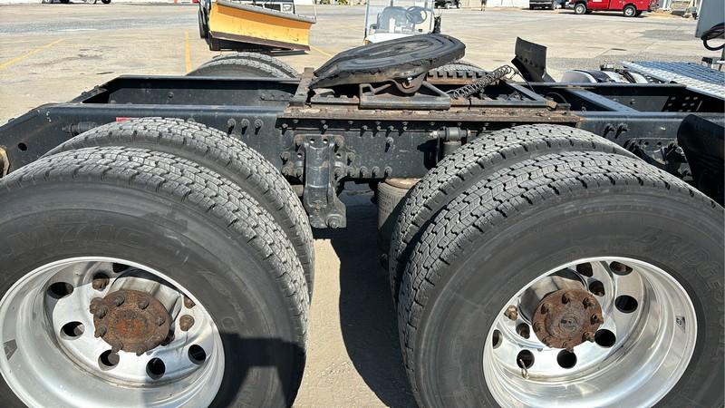 2017 VOLVO VNL T/A DAYCAB