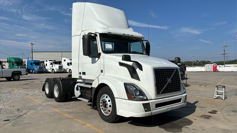 2017 VOLVO VNL T/A DAYCAB