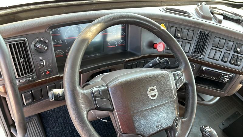 2017 VOLVO VNL T/A DAYCAB